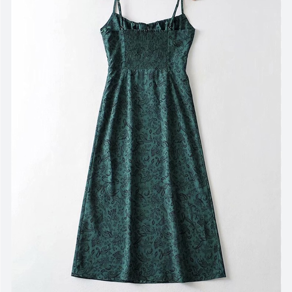 Elegant Green Maxi Dress with Lace Detail